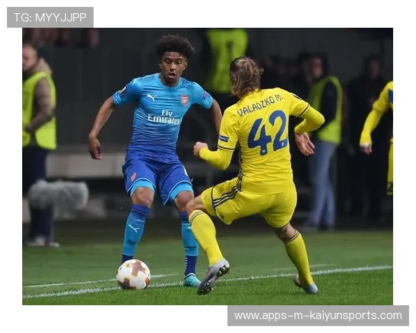 球队在比赛中采取稳守反击取得理想结果，球队处于优势怎样安排战术